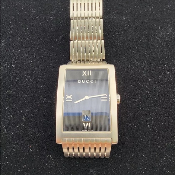 Men's Watch Gucci Timepieces 8600M Stainless Steel Black Dial Swiss Made #66 run - Picture 2 of 5